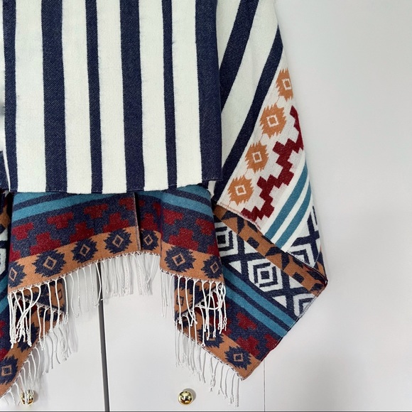 Woolrich Aztec Print Shall Poncho Scarf with Buttons - Picture 6 of 15